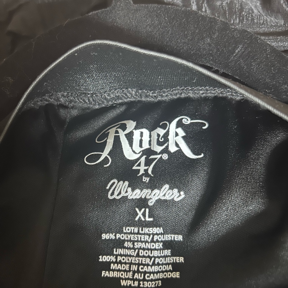Women’s wrangler size extra-large, tiered pants, black - Picture 2 of 5